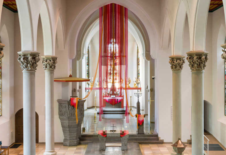 Rote Paramentik Laurentiuskirche Neuendettelsau