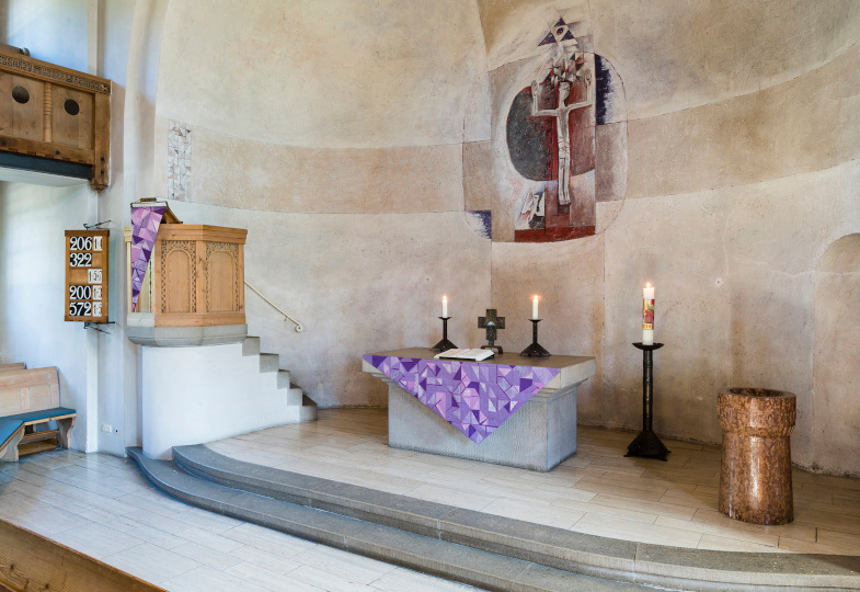 Violette Paramentik Dreifaltigkeitskirche in Augsburg-Göggingen 