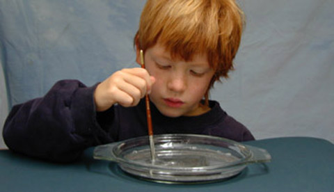 Experiment mit Aluminiumpulver: Strudel, Wirbel und Spiralen