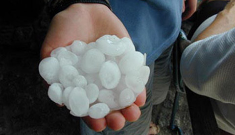 Gefrorene Wasserbomben: Eiskunst