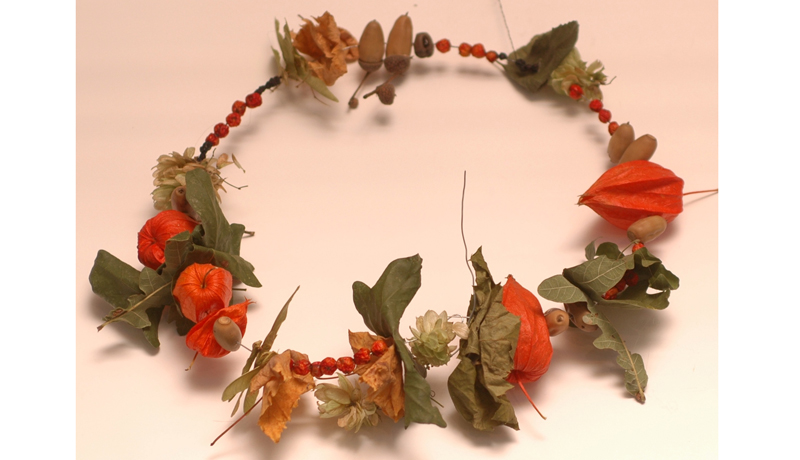 Ketten aus Naturmaterialien : Herbstlicher Schmuck 5