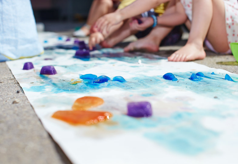 Eiszeit! Frostige Spiele für Kleinkinder an heißen Sommertagen