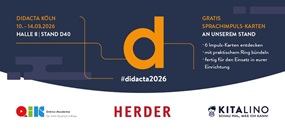 Vor blauem Hintergrund das didacta-Logo. Links oben die Daten: didacta Köln, 10.-14.03.2026, Halle 8, Stand D40. Unten die Logos von Herder, Kitalino und der QiK Online-Akademie. Rechts die Info zu den Gratis Sprach-Impulskarten an unserem Stand. Es gibt 6 Impuls-Karten zu entdecken, die sich mit praktischem Ring bündeln lassen und so fertig für den Einsatz in Ihrer Einrichtung sind. 