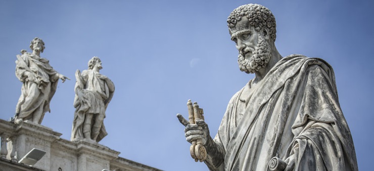 Petrusstatue mit Schlüssel in der Hand