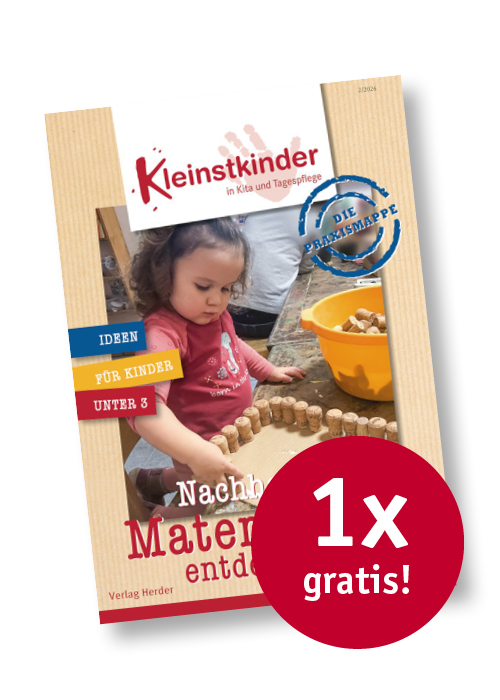 Titelseite Kleinstkinder Praxismappe 2-26, daneben ein roter Kreis mit dem Text "1x gratis"