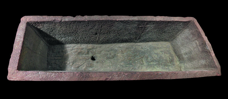 Sarkophag von der Banter Kirche in Wilhelms - haven aus rotem Mainsandstein.