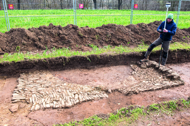 Bei Grabungen konnte das Rundsudatorium eines römischen Bades freigelegt werden.