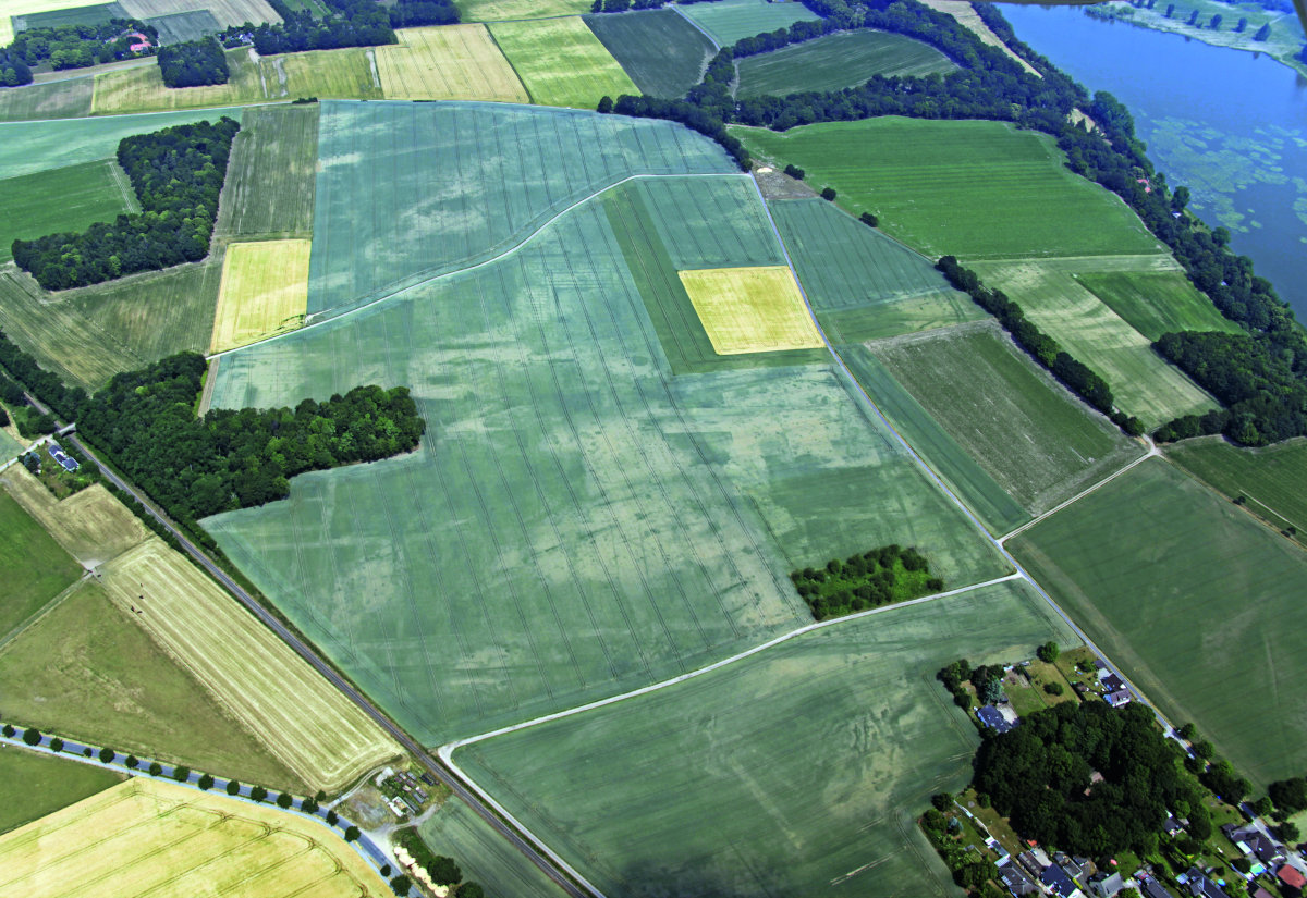 Auf dem Fürstenberg bei Xanten sind Spuren der Bauten vom Legionslager Vetera I erkennbar. Hier vor allem die neronische Periode mit dem Stabsgebäude in der Bildmitte.