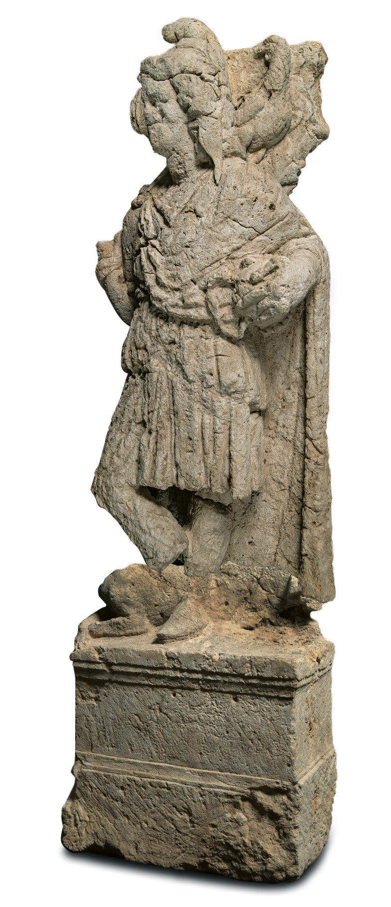 Trier, Südallee. Kalksteinrelief des Fackel - trägers Cautes, ein Begleiter des Mithras, gefunden im Mithräum des 2. Jh. n. Chr.