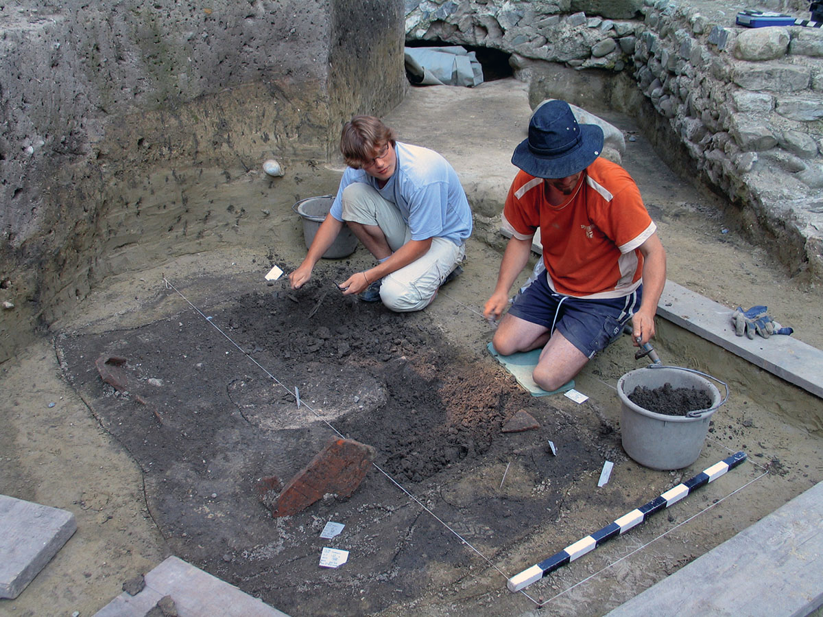 Grabungen in der zivilen Siedlung (vicus) beim Konstanzer Kastell: ein ursprünglich holzverschalter Brunnen.