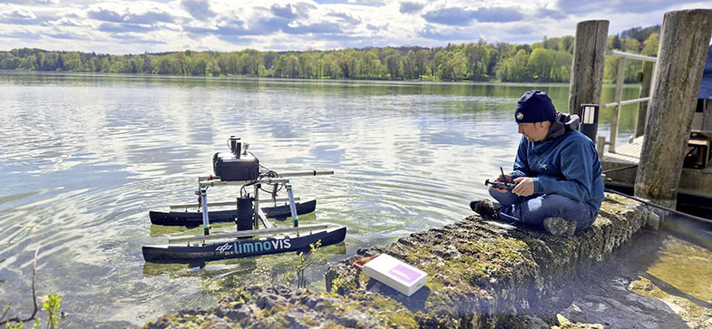 Für die fotogrammetrische Aufnahme der Pfahlbauten an der Roseninsel im Starnberger See wurde die universelle Messplattform »LimnoVIS« des DLR mit einer Unterwasserkamera ausgestattet.