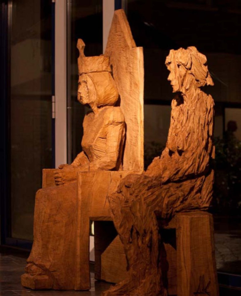 Schein und Sein – Thronende