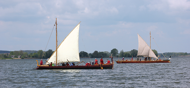 Abb. 3 Tests auf dem Altmühlsee mit Danuvina und F.A.N. (mit Lateinersegel), Mai 2023.