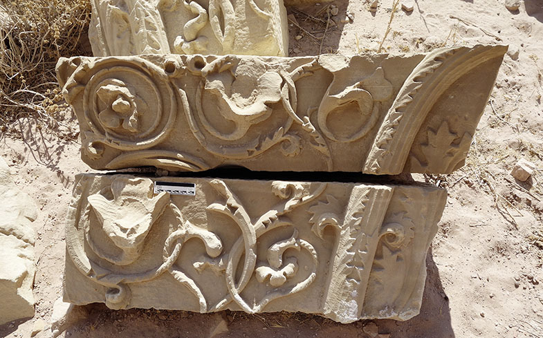 Abb. 8 Fragmente eines Anten- oder Pilasterkapitells vom Qasr al-Bint.
