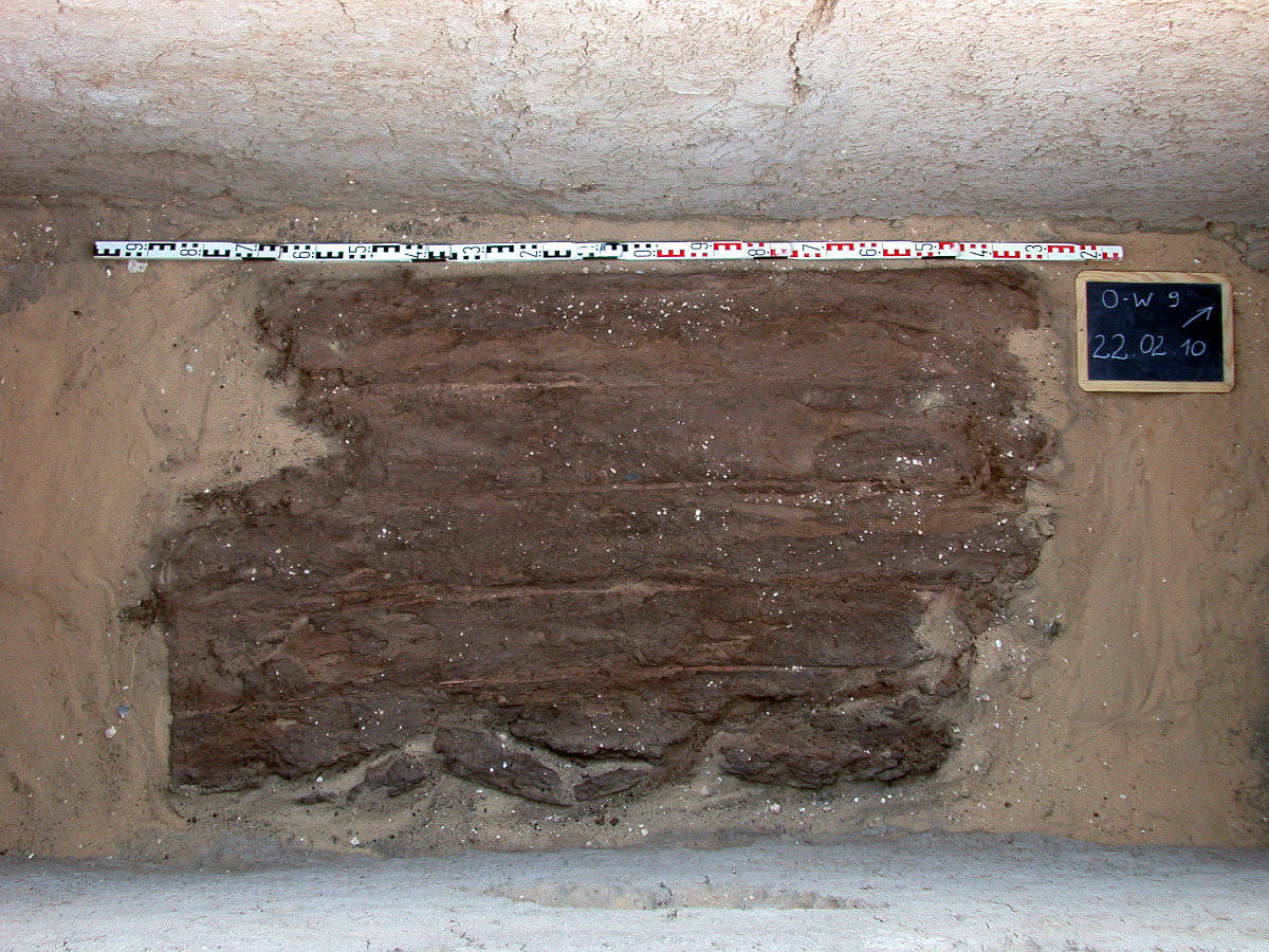Boden eines Holzsarges in einem der Nebengräber des Königs Djer.