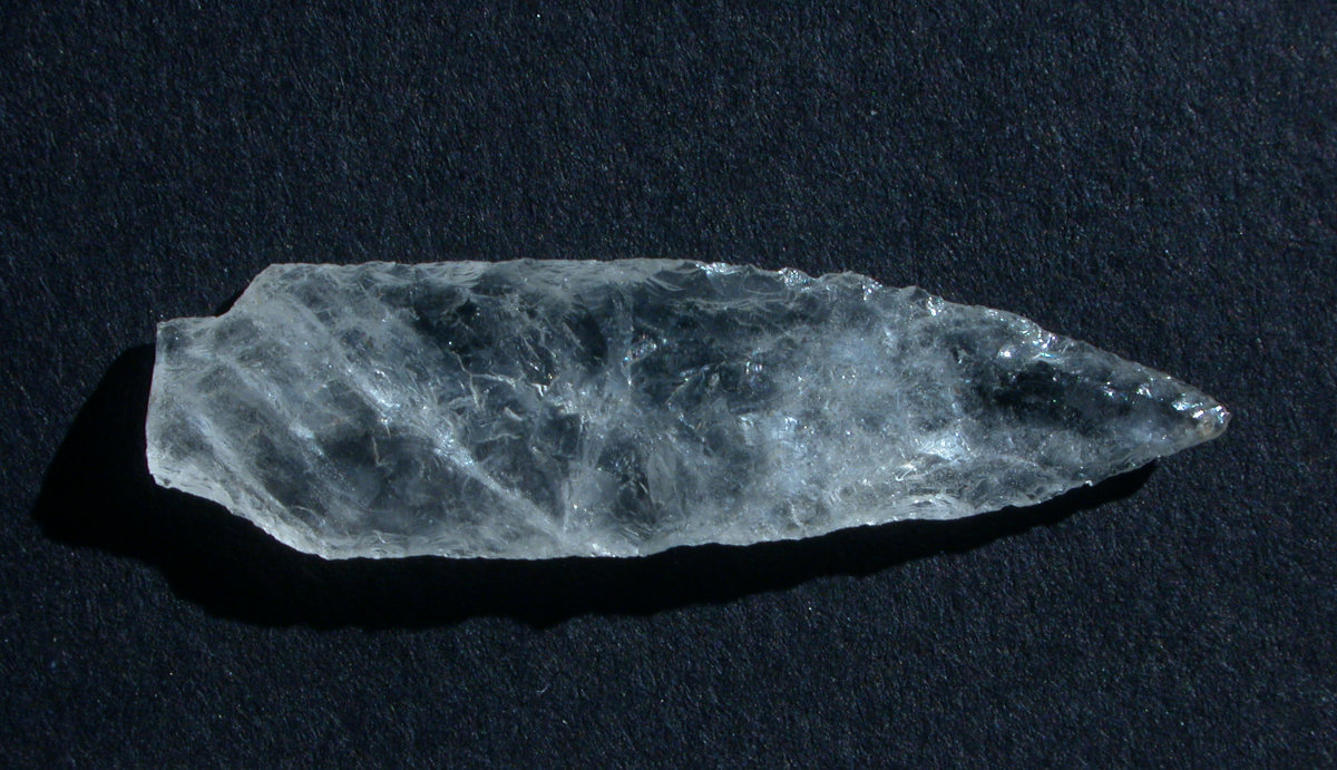 Pfeilspitze aus Bergkristall.