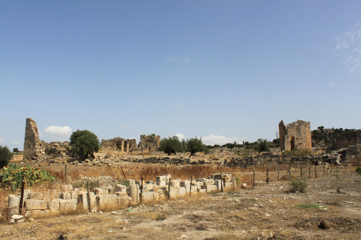 Die byzantinische Festung von Thignica (Aïn Toung am nördlichen Oued Khalled).