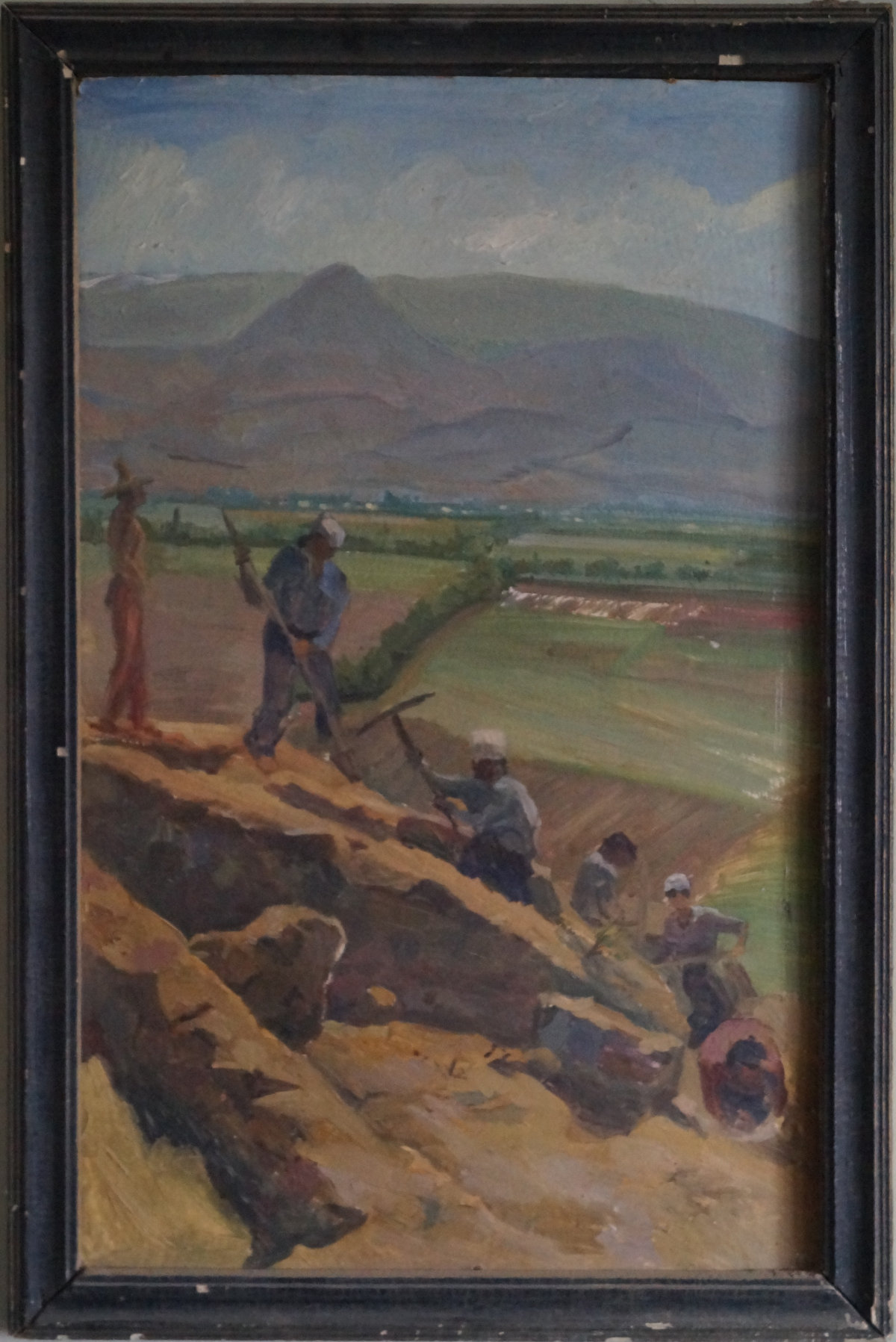 Ein Ölgemälde im Grabungshaus fängt die Aufbruchstimmung der Erforschung der antiken Stadt während der frühen 1970er-Jahre ein, gemalt von dem Teammitglied und Epigrafiker Alexander Manucharyan, undatiert.