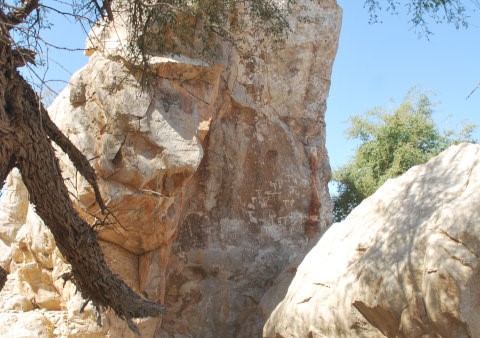 Felsbilder in Al-Rakhi in Oman. Auf den abgelegenen Ort haben Menschen aus dem nahegelegenen Dorf aufmerksam gemacht.