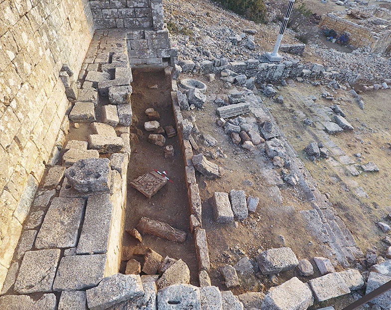 Abb. 2 Fundsituation der Skulpturen im Wasserbecken des Nymphäum.