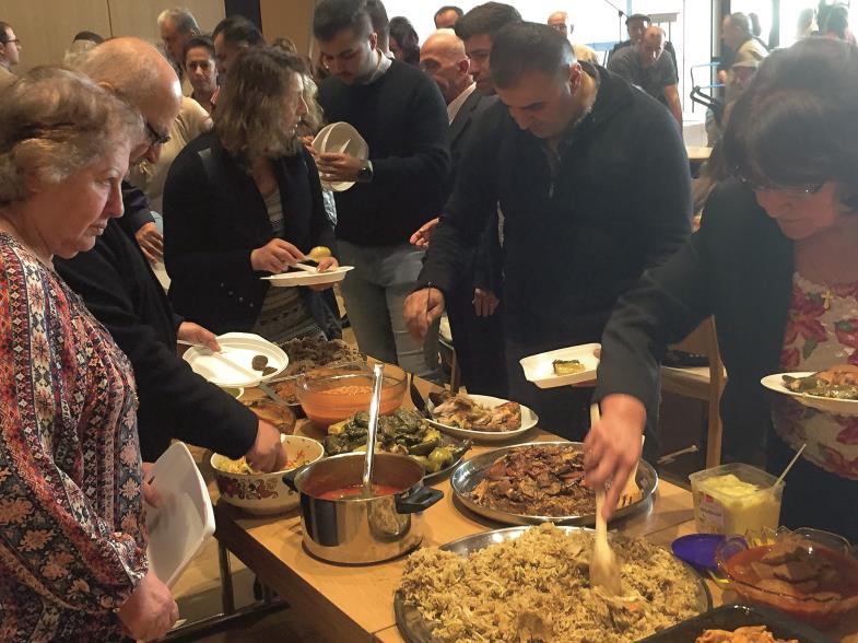 Essen und Gespräche nach dem Gottesdienst