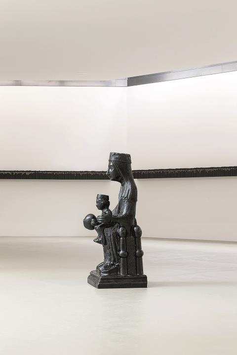Aus Teer hat Theaster Gates diese schwarze Madonna geschaffen. Im Kunstmuseum Basel lotet der Künstler derzeit das tiefgründige Glaubensmotiv aus.