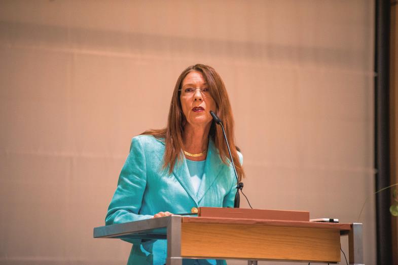 Zehnpfennig am Rednerpult