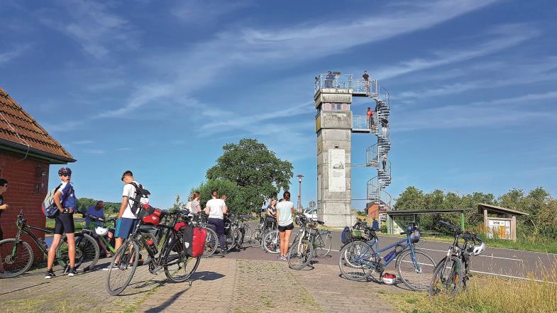 Der einstige Grenzturm in Lenzen auf dem Streckenabschnitt zwischen Unbesandten und Wittenberge ist ein steinerner Zeuge des Unrechtsregimes.