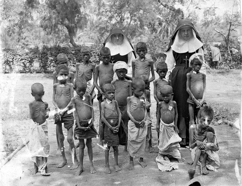 Missionarinnen waren oft die Einzigen, die sich Hungernder annahmen (Multan, 1898).