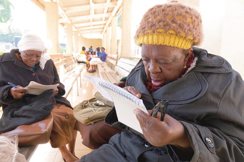 Constance Makokowa bei der Supervision