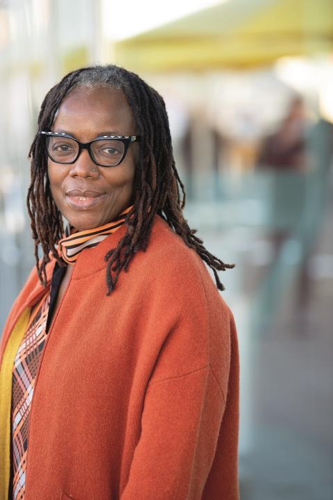 Porträt von Tsitsi Dangarembga, Friedenspreisträgerin des Deutschen Buchhandels