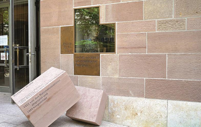 In der Kirchenfassade bleibt eine Lücke zurück. (Foto: Elisabeth Perkovic)