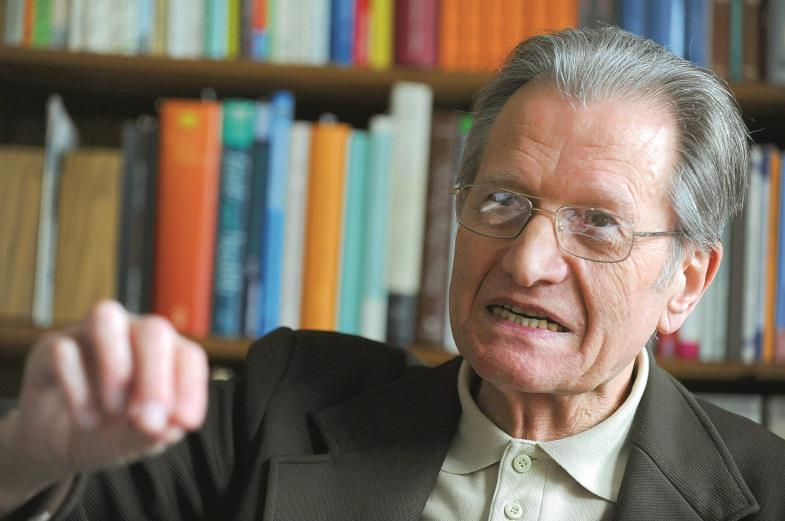 Pater Bernhard Grom  trat 1955 in den Jesuitenorden ein und wurde 1966 zum Priester geweiht. Bis 2004 war er Professor für Religionspädagogik und -psychologie in München (Foto: KNA-Bild).