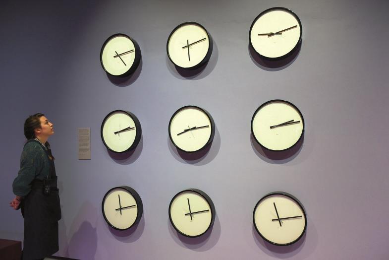 Uhrzeit, Zeit, Vergänglichkeit – von diesen Themen wird die Künstlerin Katie Paterson umgetrieben. (Foto picture alliance / ZUMAPRESS.com bzw. Rich Dyson)