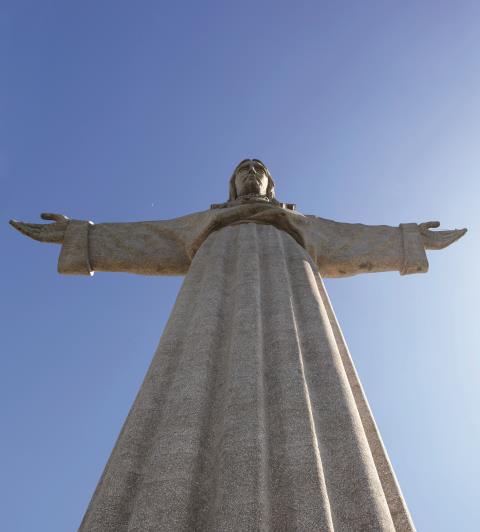 Christkönigsstatue im portugiesischen Almada bei Lissabon. (Foto: Alamy)