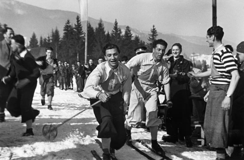 Langlauf bei den zweiten Makkabi-Winterspielen 1936 (Bild: Herbert Sonnenfeld / Jüdisches Museum Berlin )