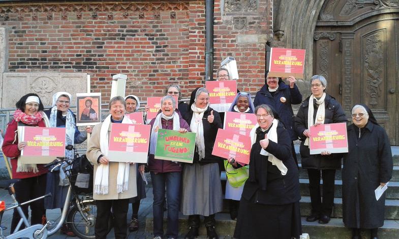 „Ungeduld ist eine Tugend“, wenn es um die Verwirklichung der Menschenrechte geht: Mitglieder der Ordensfrauen für Menschenwürde in München. (Foto: OFMW)