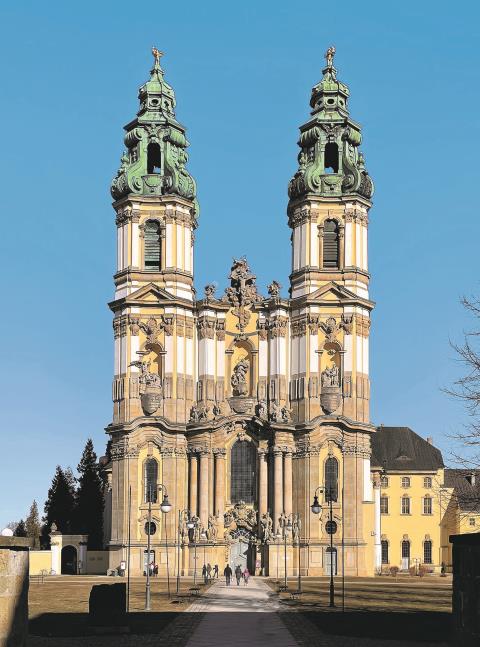 Runde Formen werden zum prägenden Element des Barock: wie hier bei der Zisterzienserabteikirche Grüssau/Krzeszow. (Foto: Schütz / Imhof Verlag)