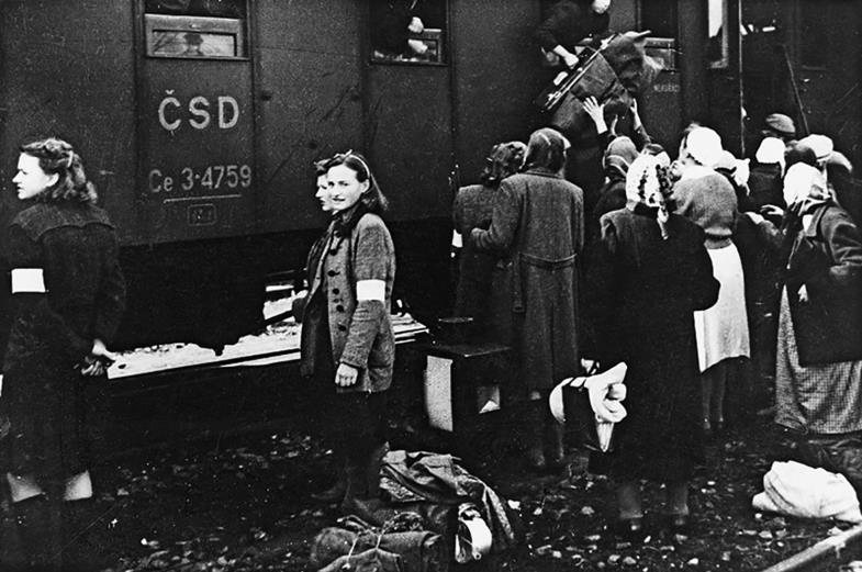 Flüchtlinge erreichen 1946 den Bahnhof in Furth im Wald.  (Archiv Furth im Wald)