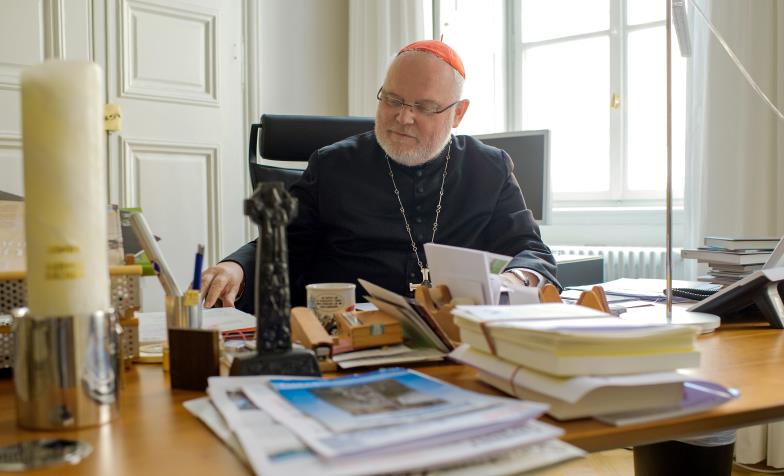 Auch ein Mann der Bücher: Reinhard Kardinal Marx (Foto:  picture alliance / dpa / Peter Kneffel)