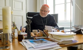 Auch ein Mann der Bücher: Reinhard Kardinal Marx (Foto:  picture alliance / dpa / Peter Kneffel)