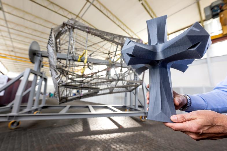 Modell für ein begehbares Kreuz, das den Bau der Sagrada Familia in Barcelona abschließen soll