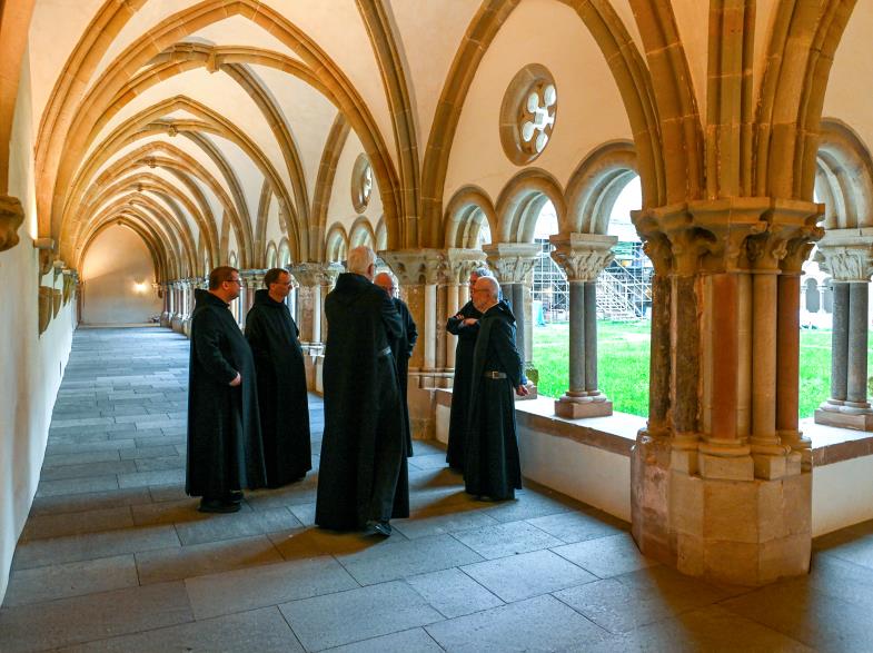 Begrüßung: Einstimmung zum Thema "Klosterleben"