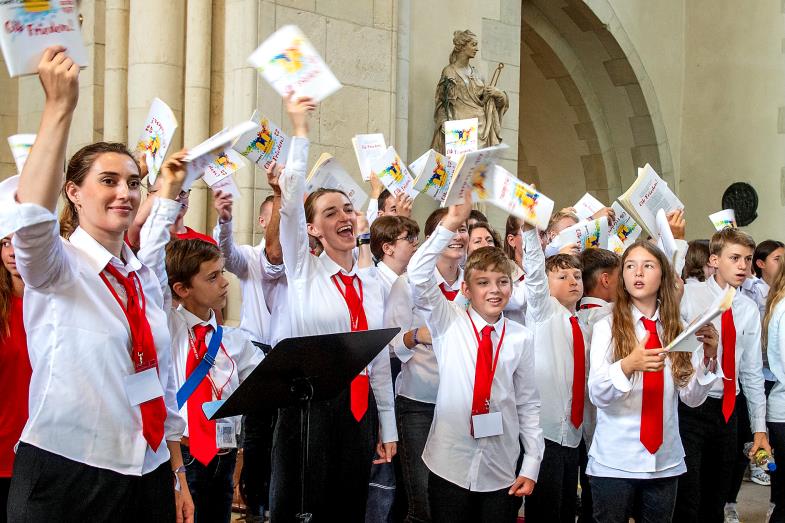 Den Frieden Gottes singen: Kinder- und Jugendchortreffen