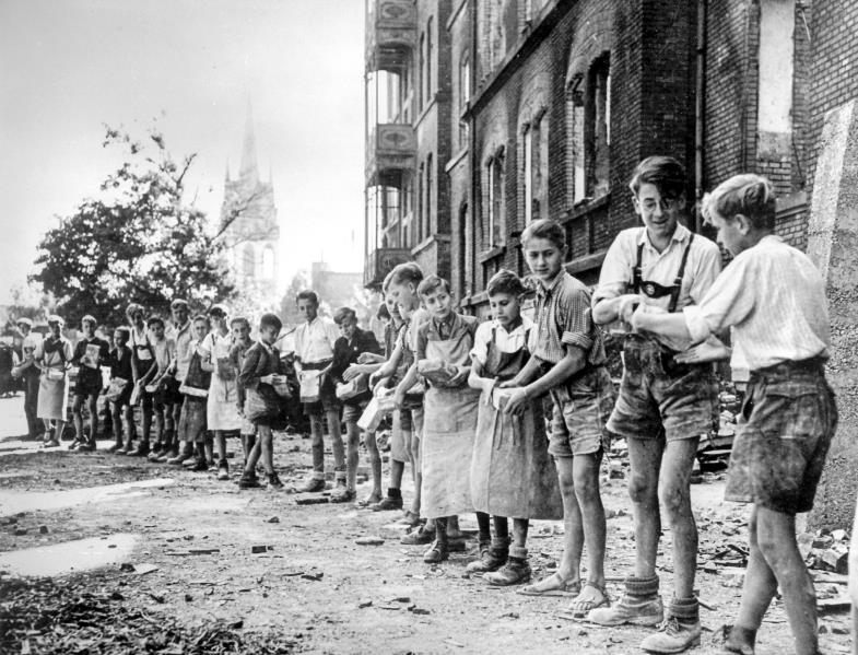 Vor 80 Jahren: Schulstart im Schutt: Kriegsende