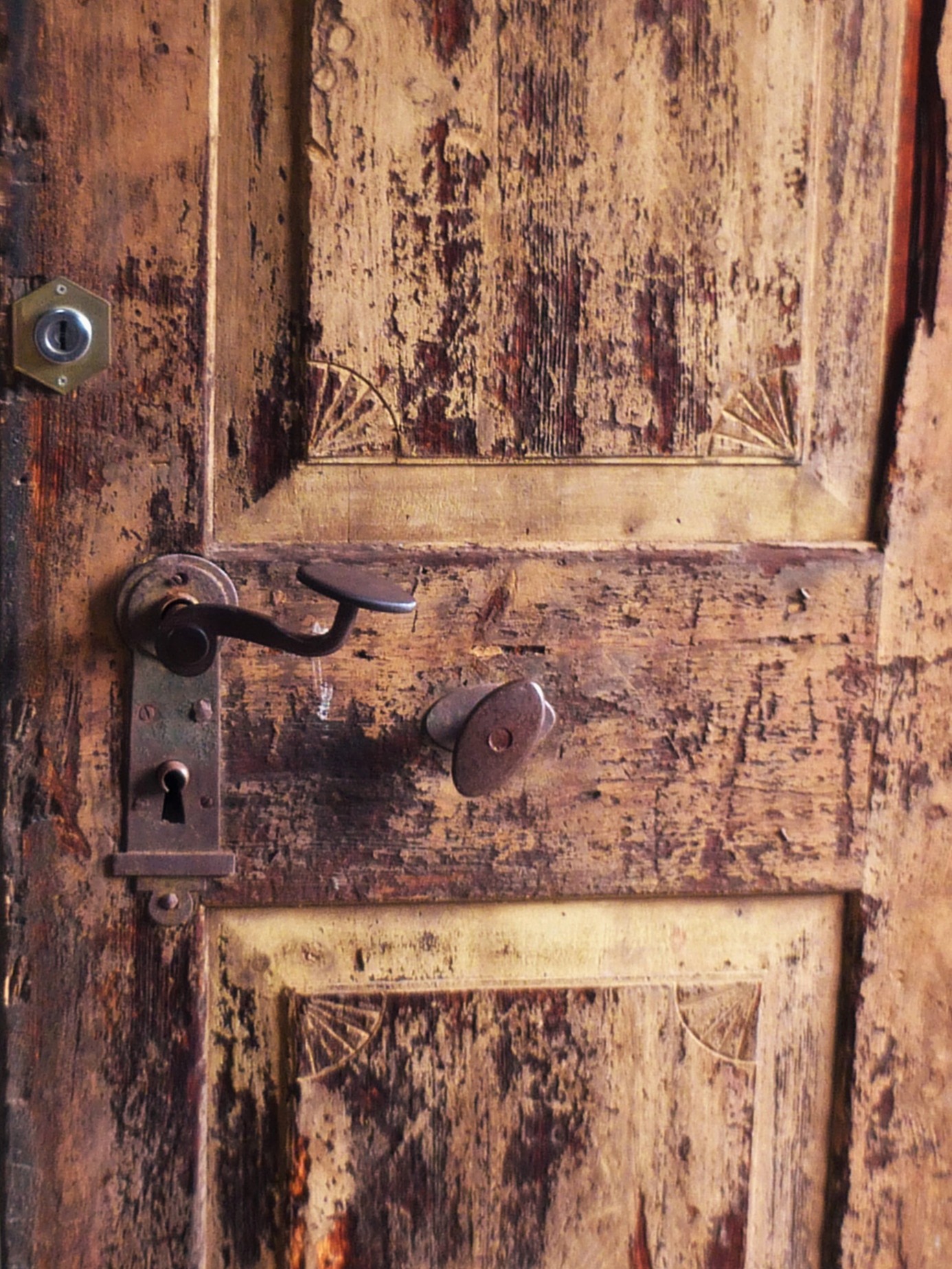 Innehalten an der Kirchenpforte: Meditation