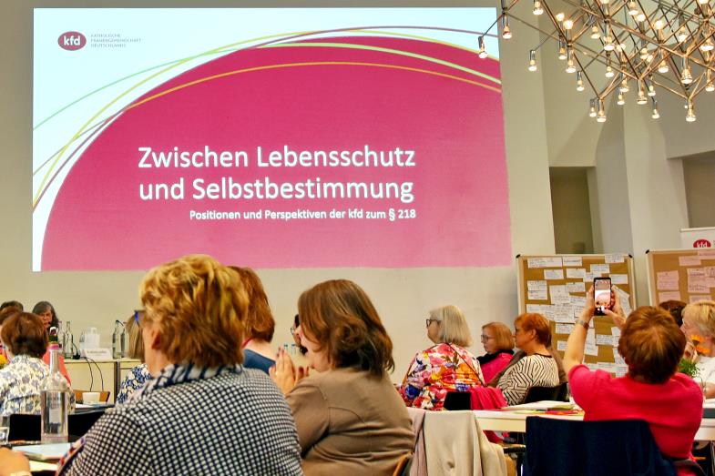 Bemerkenswerter  Balanceakt: Schwangerschaftsabbruch