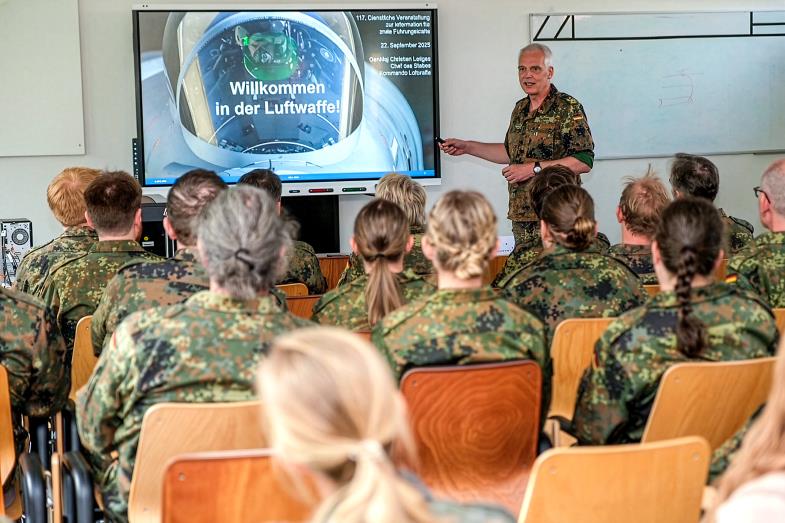 „Nur wer sich ändert, bleibt sich treu“: REPORTAGE: WEHRHAFTER GLAUBE