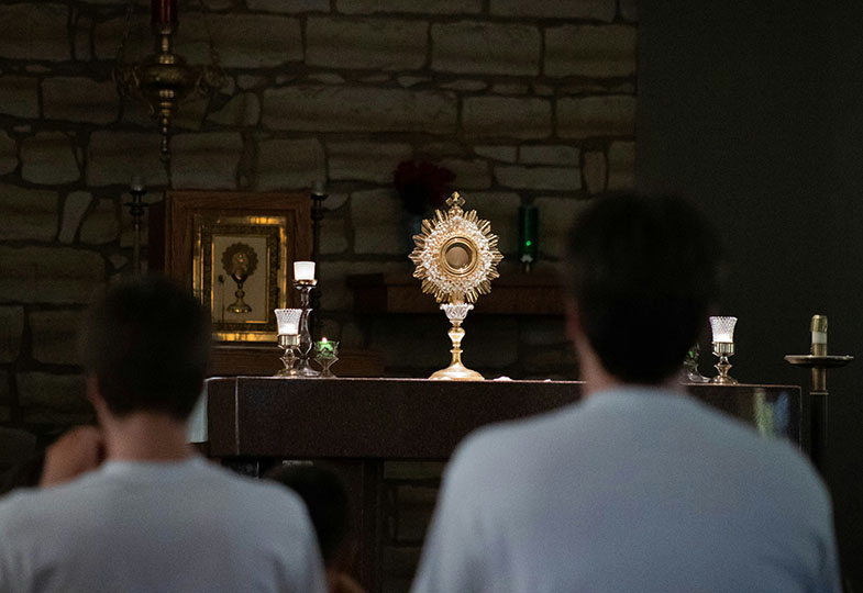 Gott ist gegenwärtig: Kontemplative Aufbrüche in Liturgie und Anbetung