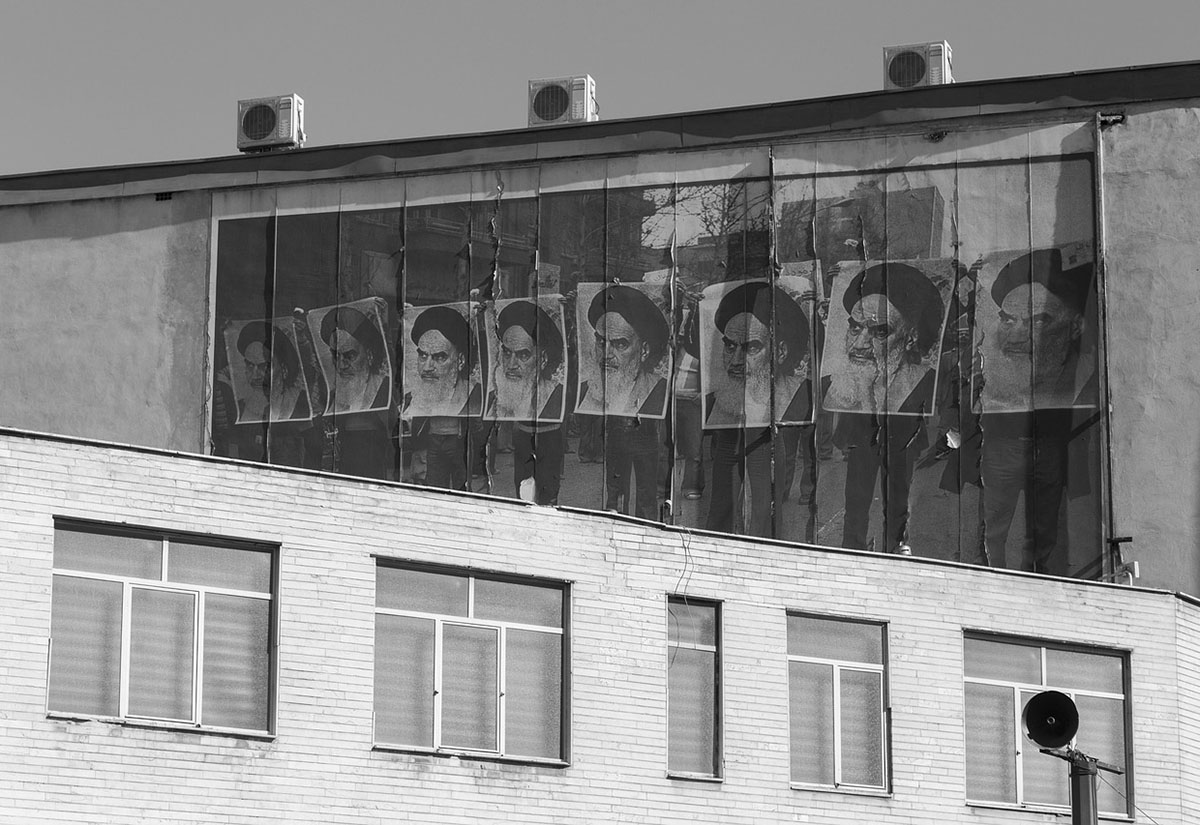 Iran – Wenn Gott zum Urteil wird: Autorität und die Unverfügbarkeit des Heiligen